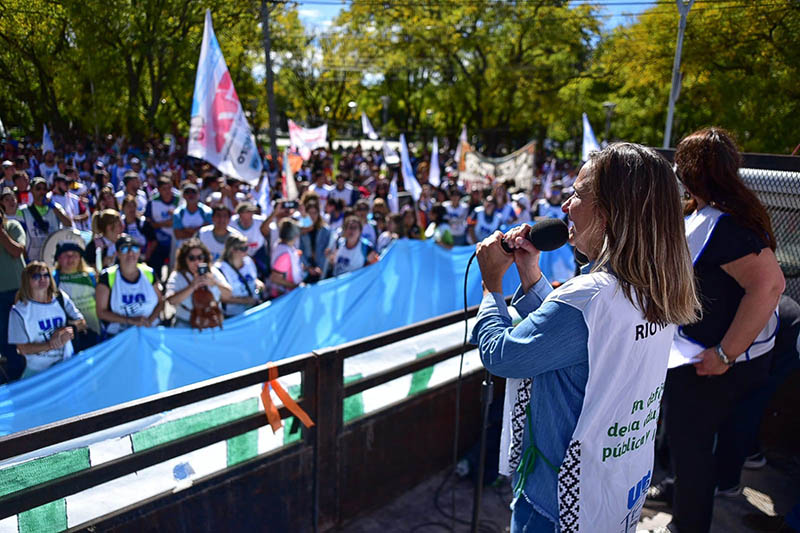 En este momento estás viendo Sandra Schieroni, Secretaria General acto de cierre de marcha provincial en Viedma, 6/04/22