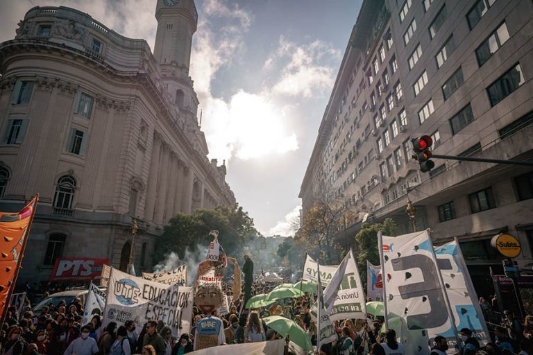 Lee más sobre el artículo Repudio a la represión a compañerxs de UTE