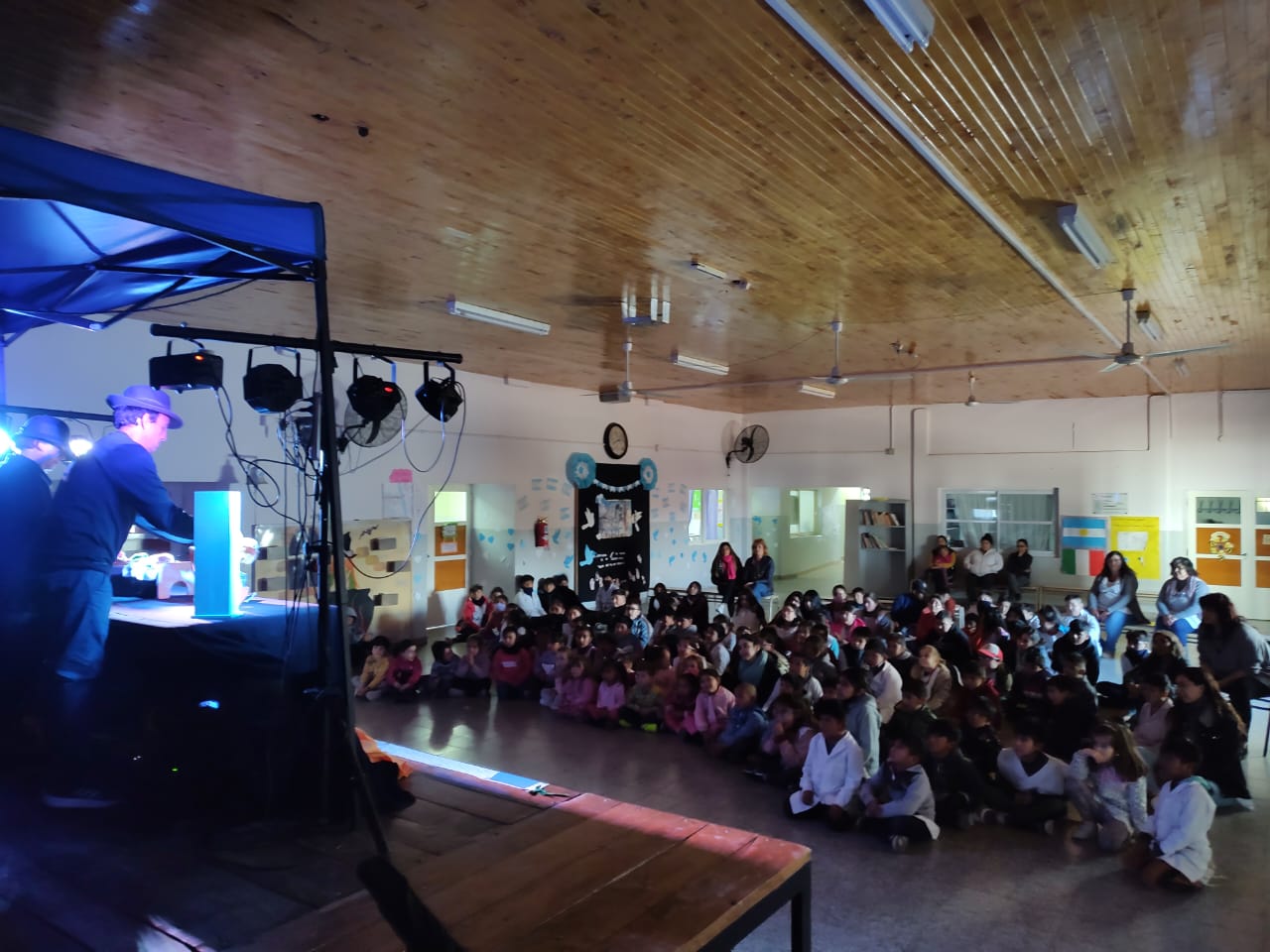 En este momento estás viendo «Los cuentos de Federica» llega a escuelas de Conesa