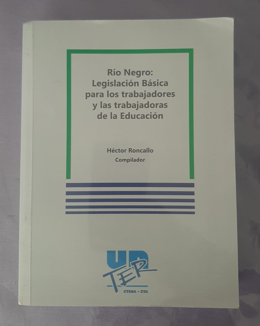 En este momento estás viendo Comienza la recorrida por las 18 seccionales de la provincia con la entrega del Libro de Legislación Educativa