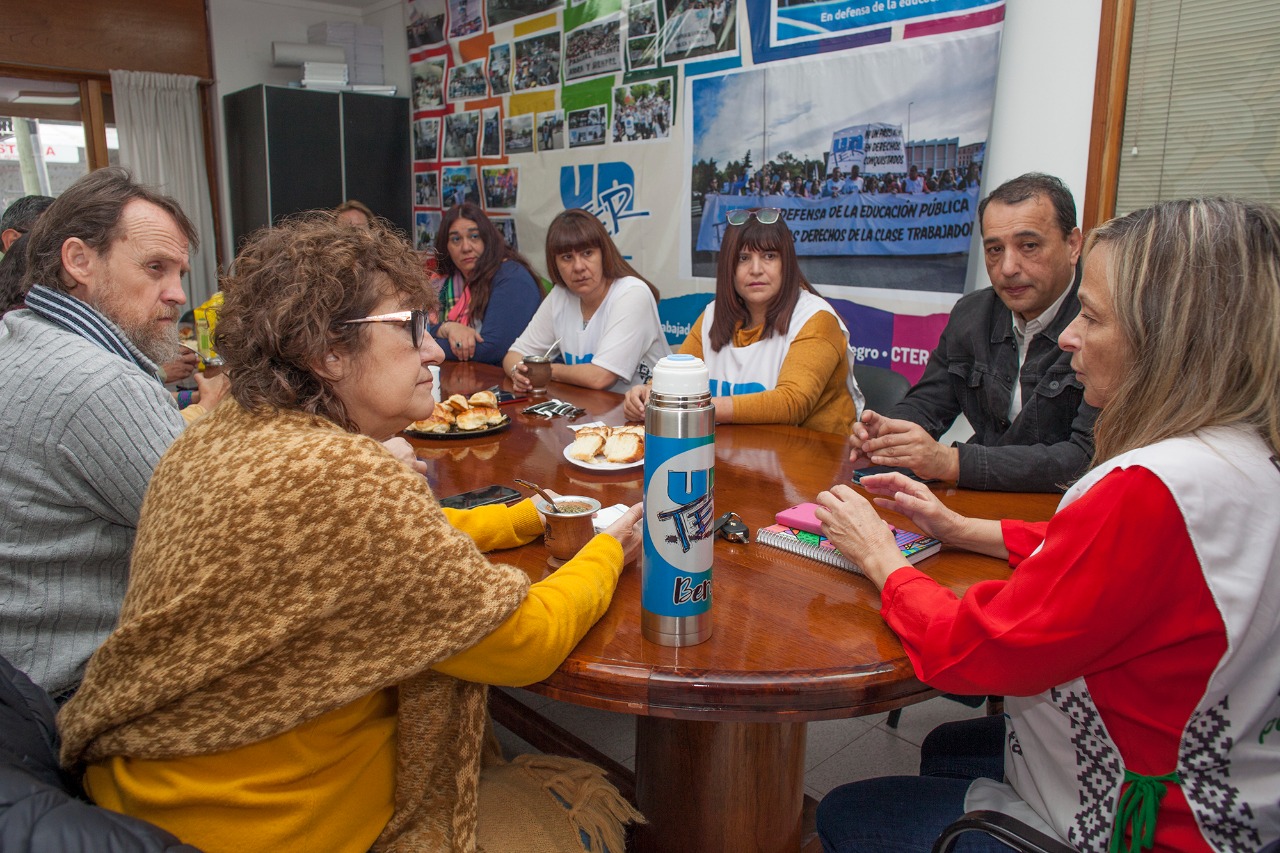 En este momento estás viendo CTERA se reunió con UnTER por conflicto docente