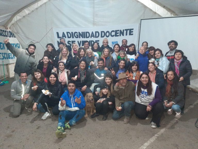 Lee más sobre el artículo Actividades en la carpa de la dignidad docente