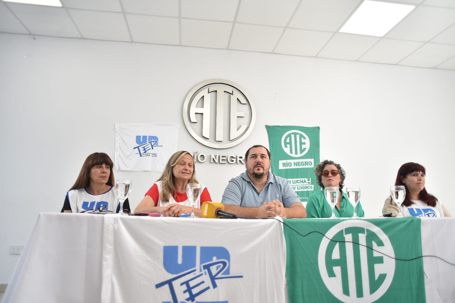 En este momento estás viendo Conferencia de Prensa, Frente Sindical