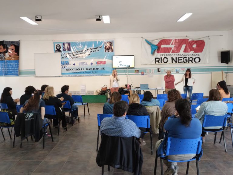 Lee más sobre el artículo Presentación y entrega del libro «Río Negro: Legislación Básica para los trabajadores y las trabajadoras de la Educación», compilado por el compañero Héctor Roncallo