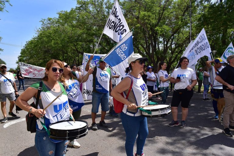 Lee más sobre el artículo El gobierno de Río Negro insiste en el incumplimiento del último acuerdo paritario