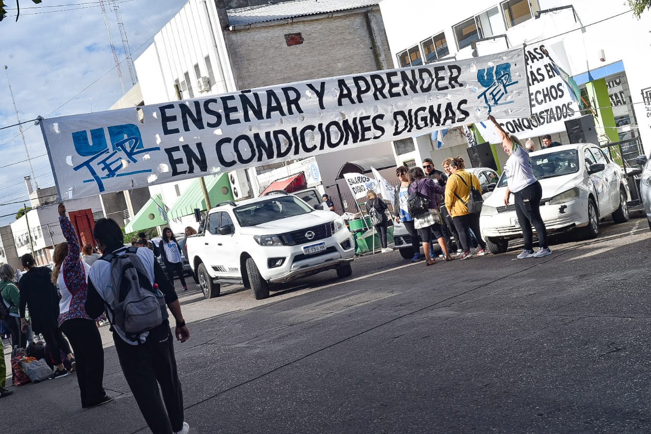 En este momento estás viendo UnTER en jornada de protesta