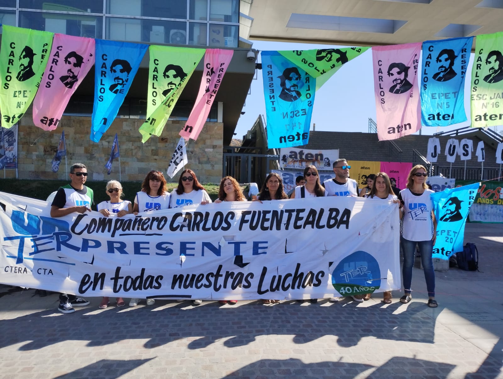 En este momento estás viendo UnTER presente en la vigilia por el juicio Fuentealba II