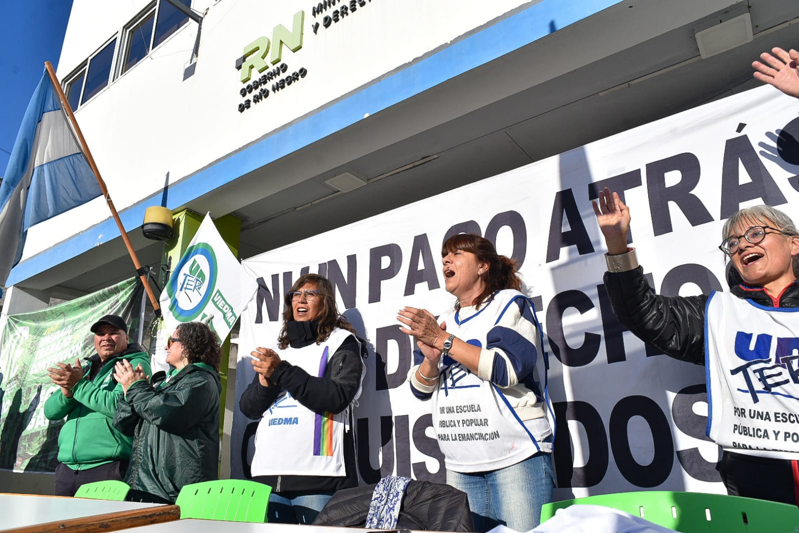 En este momento estás viendo UnTER requirió al Ministerio de Educación que el pago de la suma extraordinaria se haga extensivo a lxs trabajadorxs de la educación