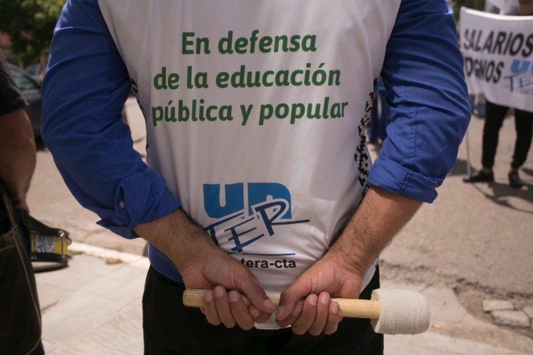 Lee más sobre el artículo Lxs trabajadorxs de la Educación exigimos cobrar como ordena la ley