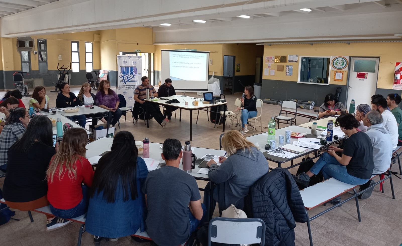 En este momento estás viendo Jornada de formación en la Escuela Laboral de Cinco Saltos