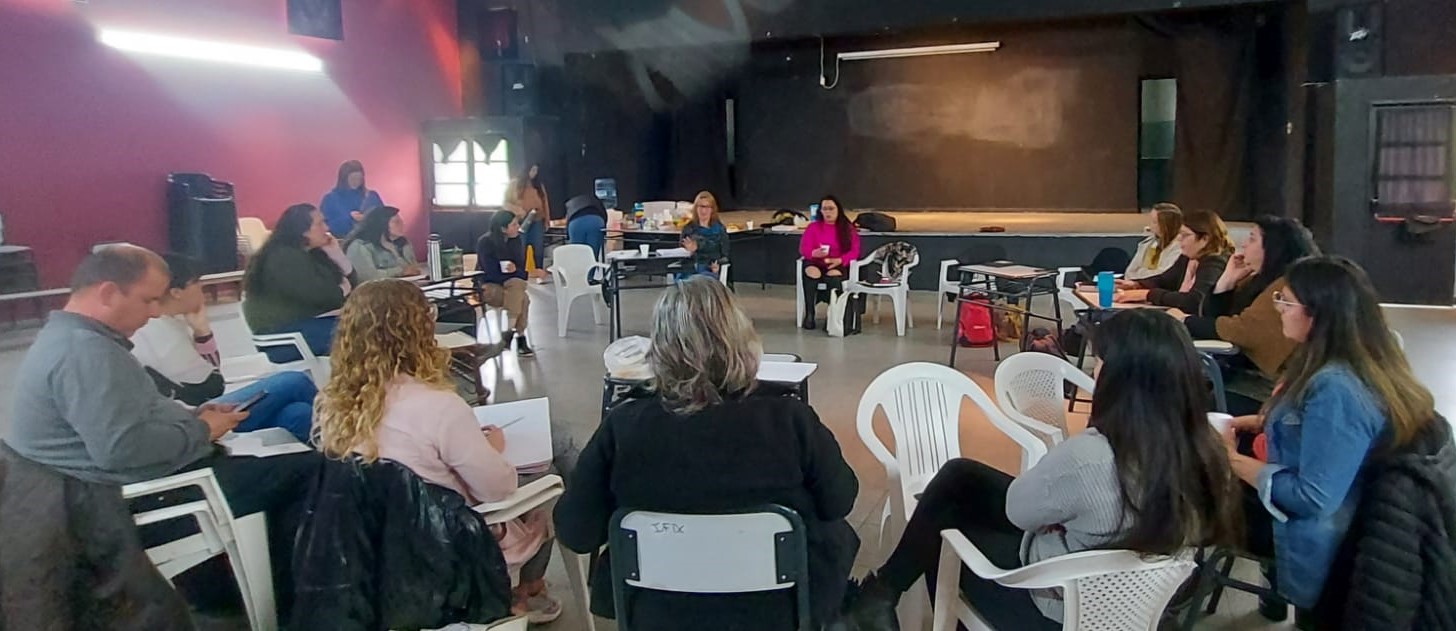 En este momento estás viendo Encuentro regional de Técnicxs de Apoyo Escolar en El Bolsón