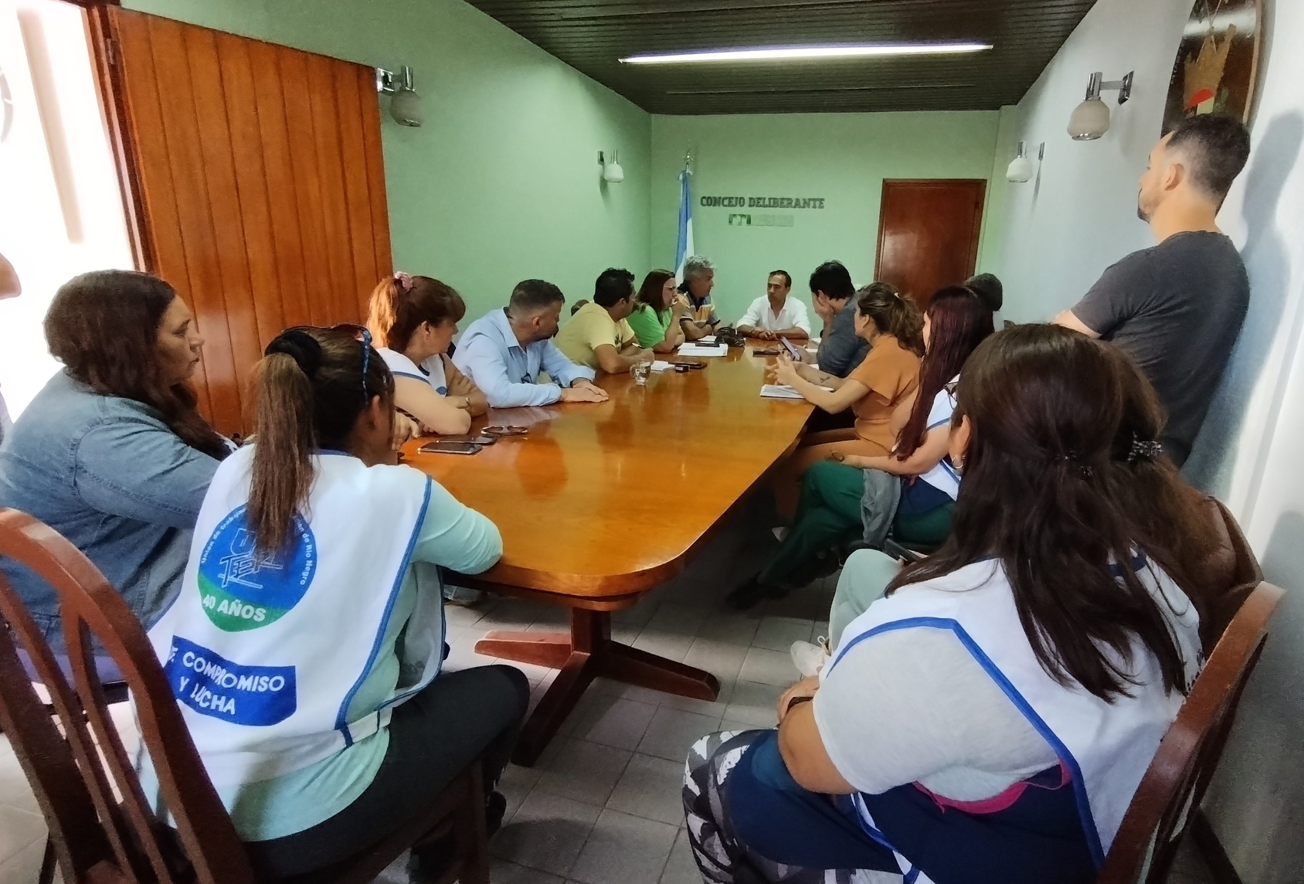 En este momento estás viendo UnTER acompañó el reclamo de preadjudicatarios de terrenos en Huergo