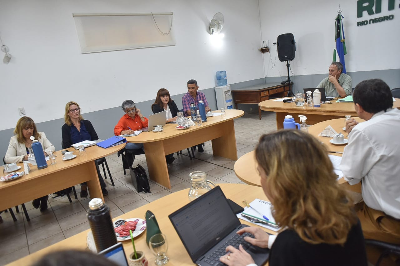 En este momento estás viendo Fallida audiencia Paritaria, sin funcionarias y sin propuesta salarial