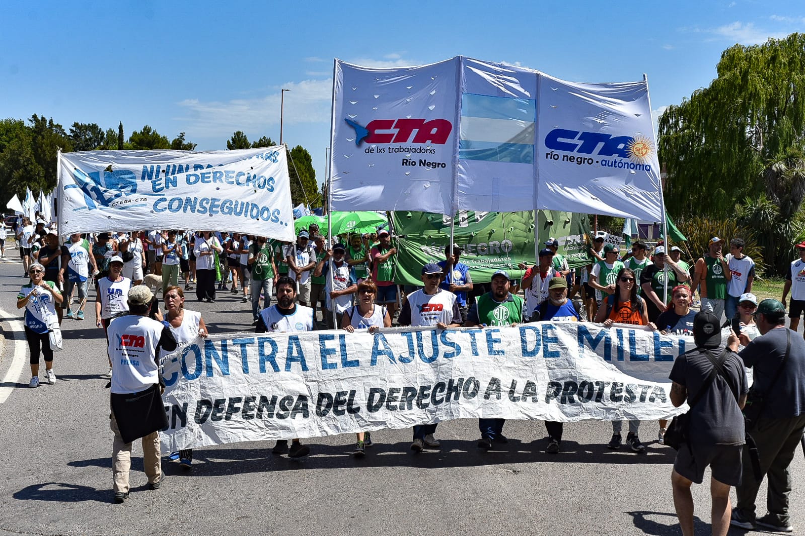 En este momento estás viendo UnTER repudia el cierre de las delegaciones de ANSES en Río Negro y rechaza los despidos arbitrarios