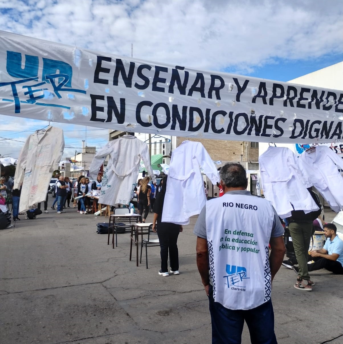 Lee más sobre el artículo Exigimos definiciones sobre la continuidad de la “Hora Taller” en nivel primario