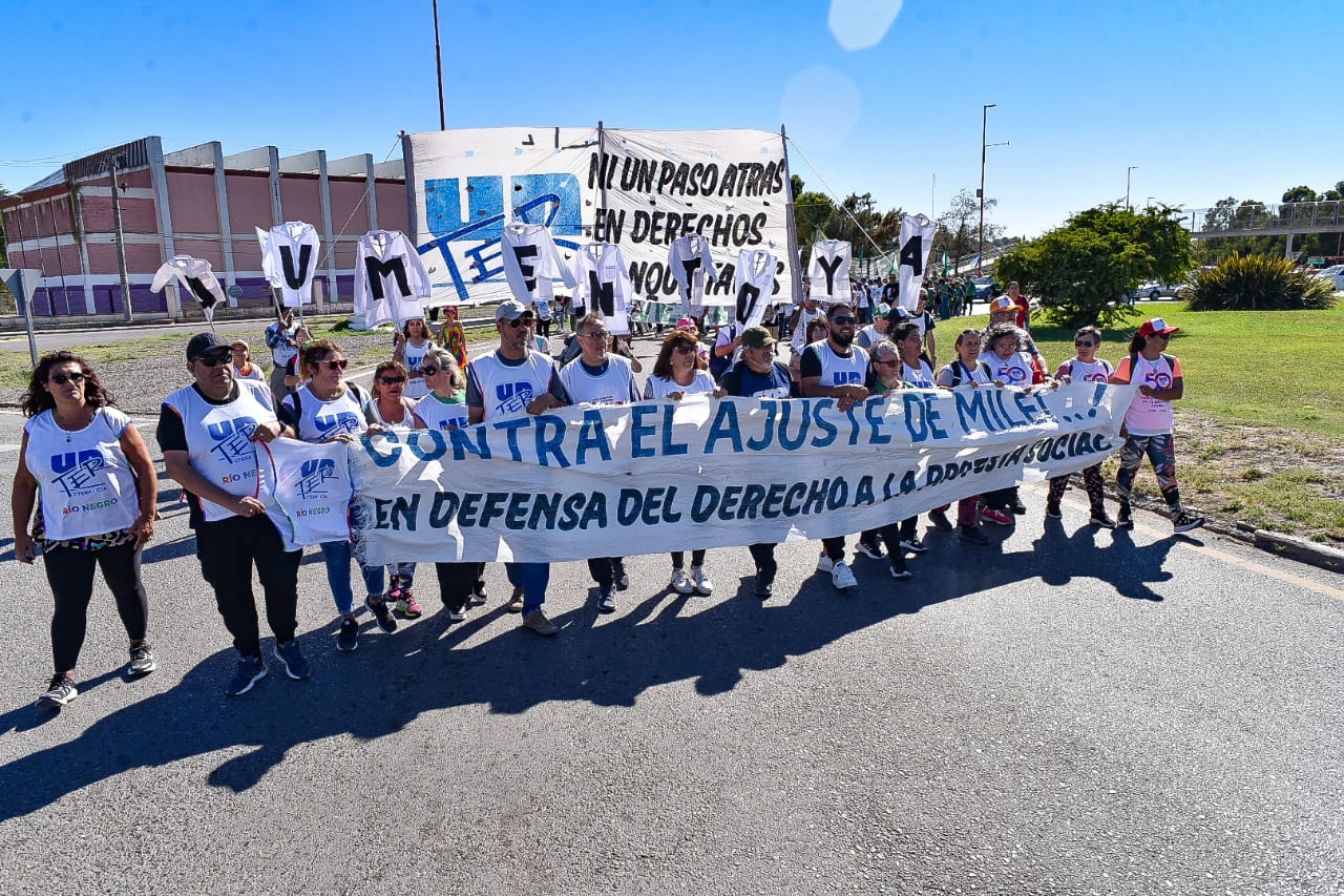 En este momento estás viendo UnTER adhiere al rechazo de CTERA al paquete de leyes del gobierno nacional que vulnera derechos y conquistas de lxs trabajadorxs