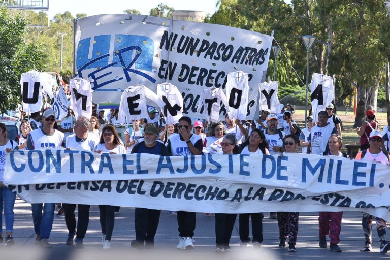 Lee más sobre el artículo Paro y movilización provincial en Viedma