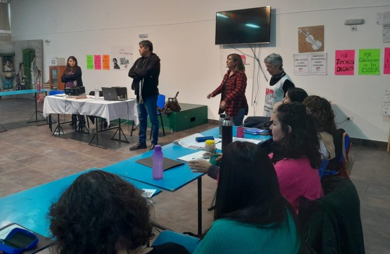 Lee más sobre el artículo Jornada de formación «El Diseño Curricular de Jóvenes y Adultxs» en Bariloche