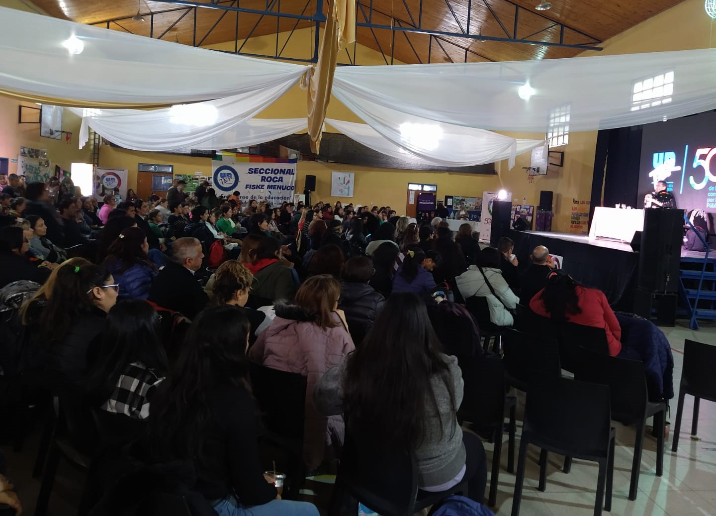 Lee más sobre el artículo Segunda jornada de la feria del libro en Roca – Fiske Menuco