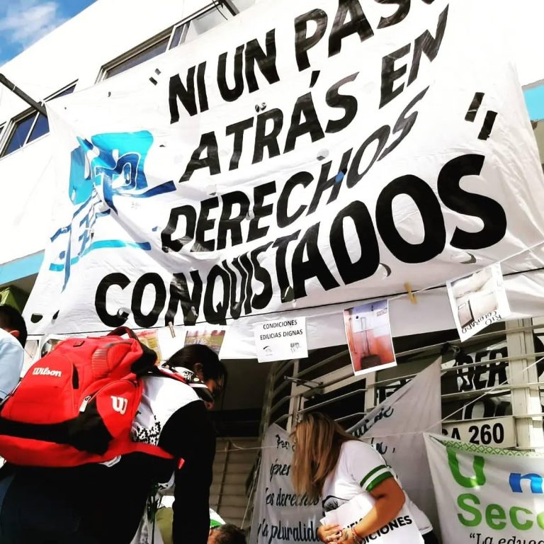 Lee más sobre el artículo Al Gobierno Provincial “Queremos informar que seguiremos ejerciendo nuestro derecho a la huelga”