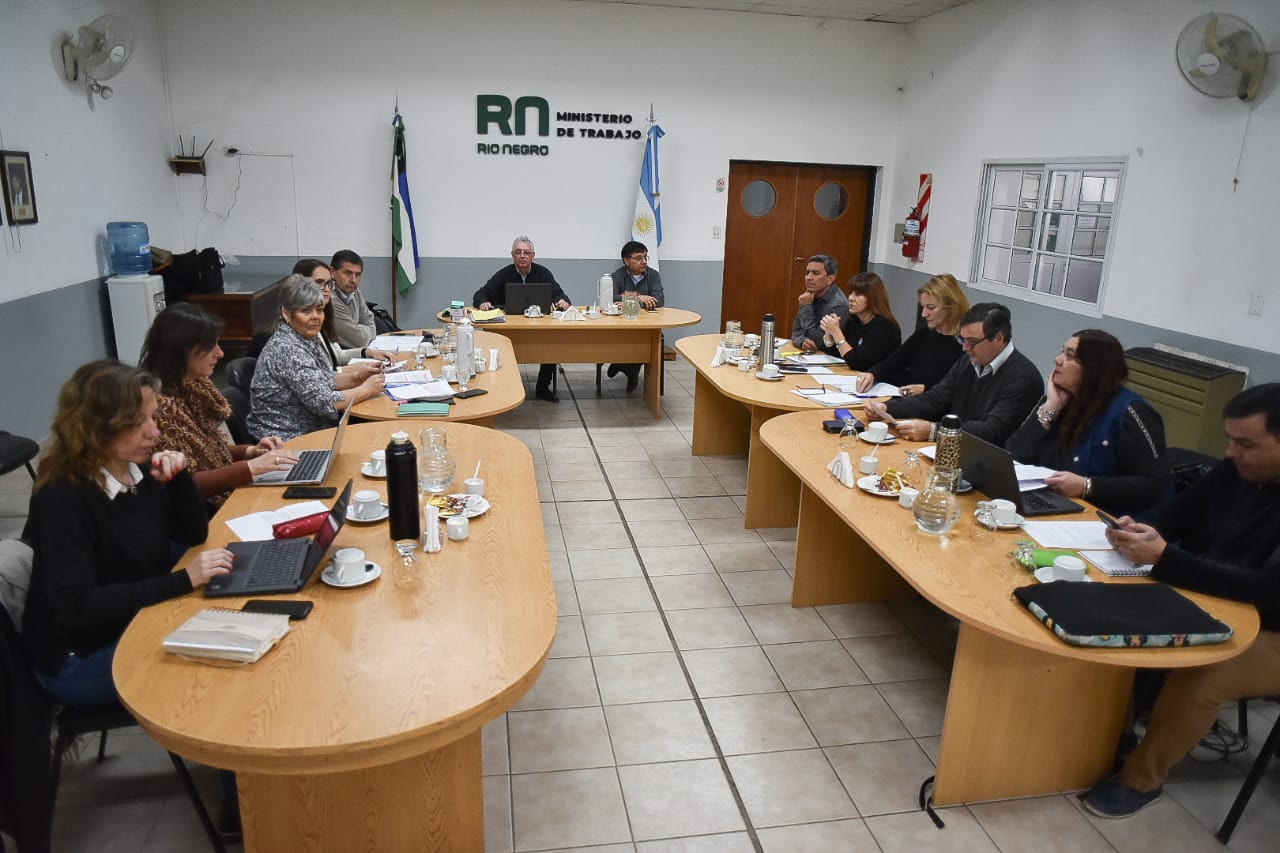 Lee más sobre el artículo Se reanuda el cuarto intermedio de la paritaria