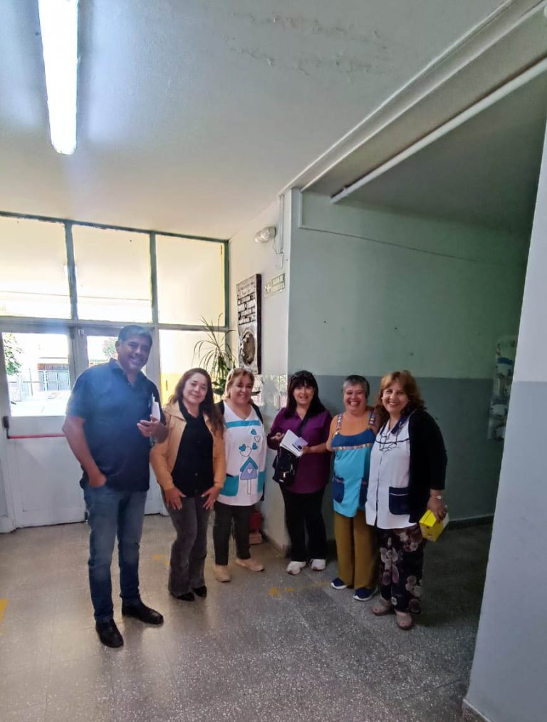 Lee más sobre el artículo Recorrida por escuelas primarias de la Seccional Roca – Fiske Menuco