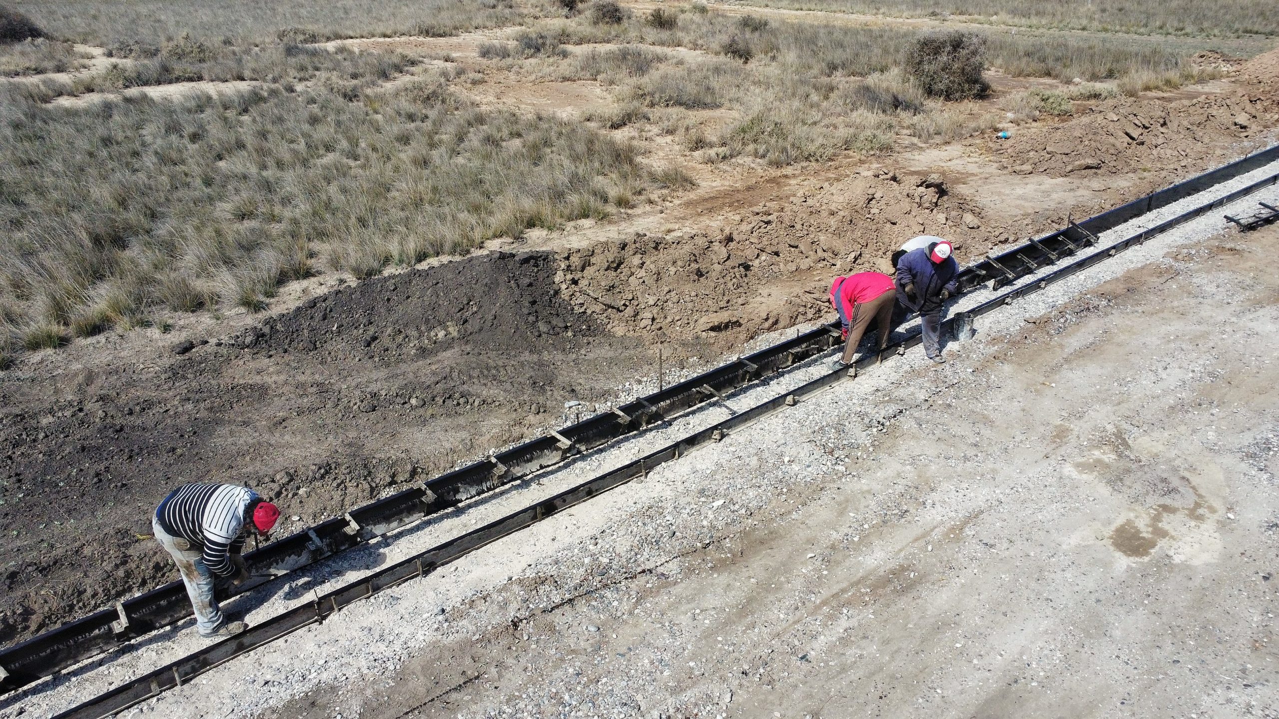 Lee más sobre el artículo Última etapa del cordón cuneta en el loteo UnTER Viedma