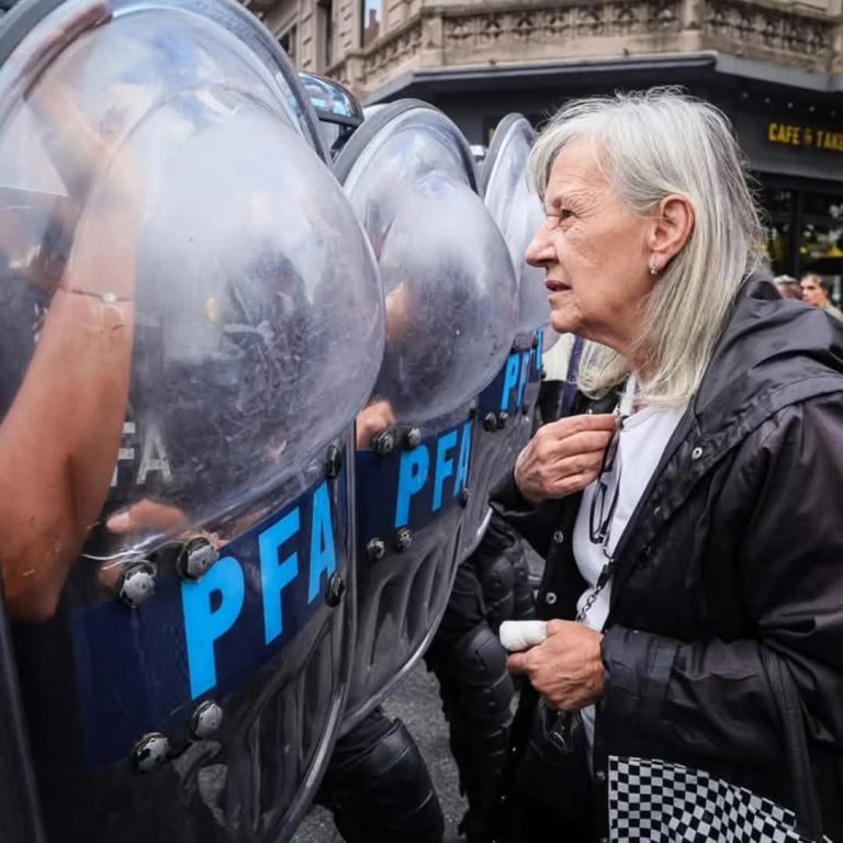 Lee más sobre el artículo Repudiamos la represión contra lxs jubiladxs en la marcha de hoy en Buenos Aires