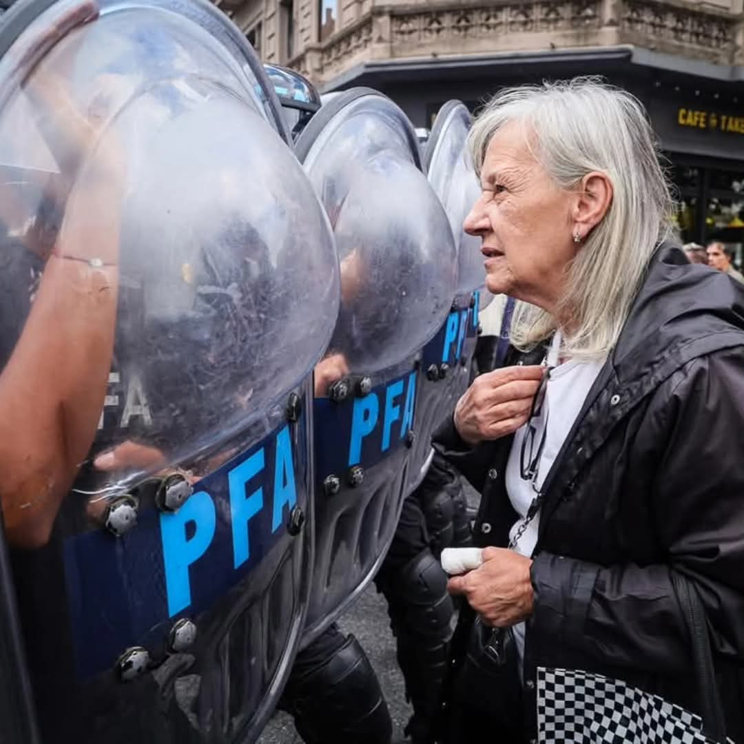 Lee más sobre el artículo Repudiamos la represión contra lxs jubiladxs en la marcha de hoy en Buenos Aires
