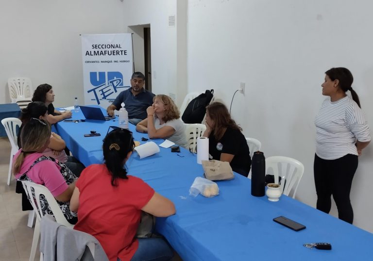 Lee más sobre el artículo Encuentro con docentes idónexs en la seccional Almafuerte
