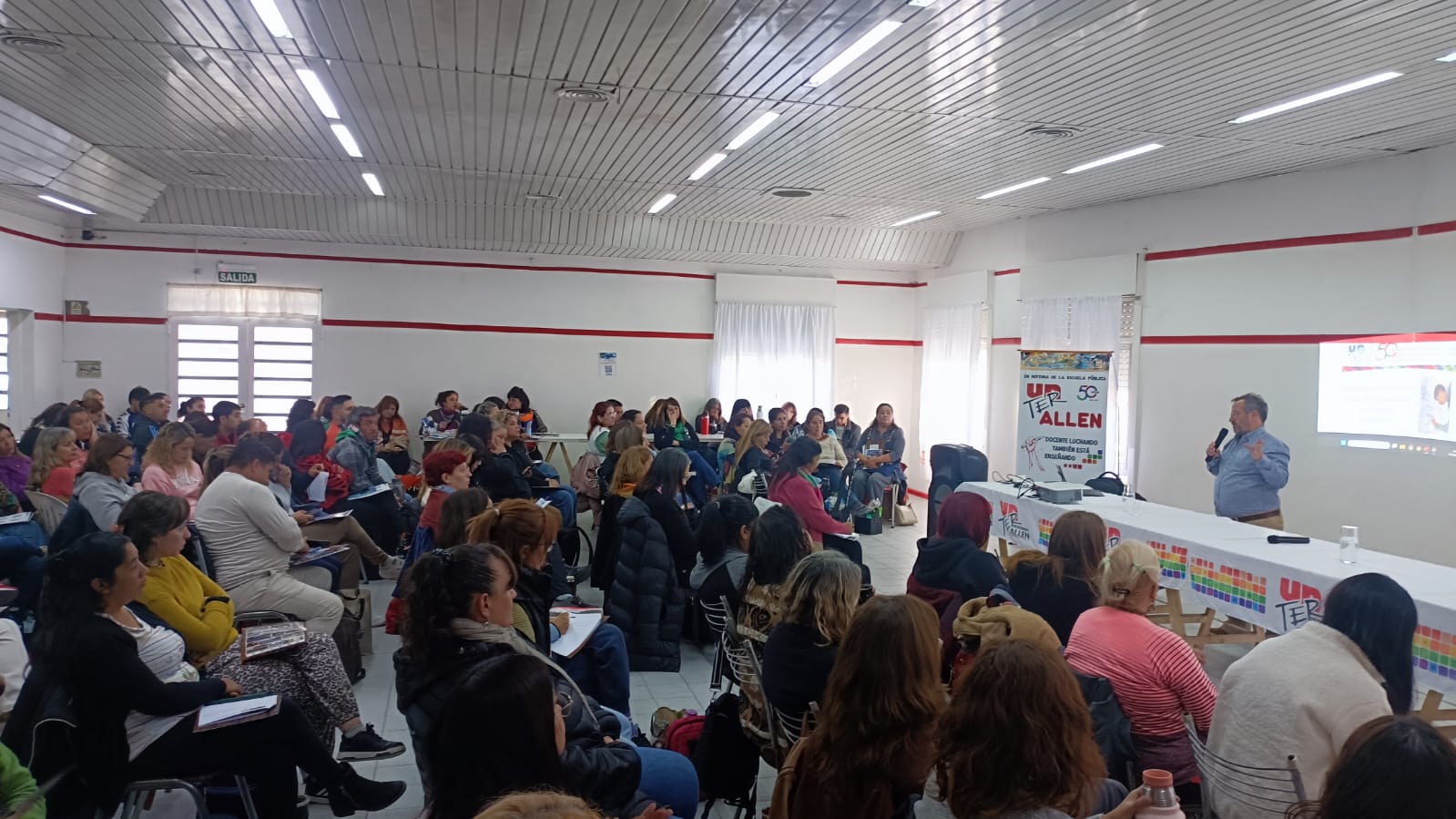 En este momento estás viendo Jornada de formación: Volver a pensar la educación en el nivel primario en Allen