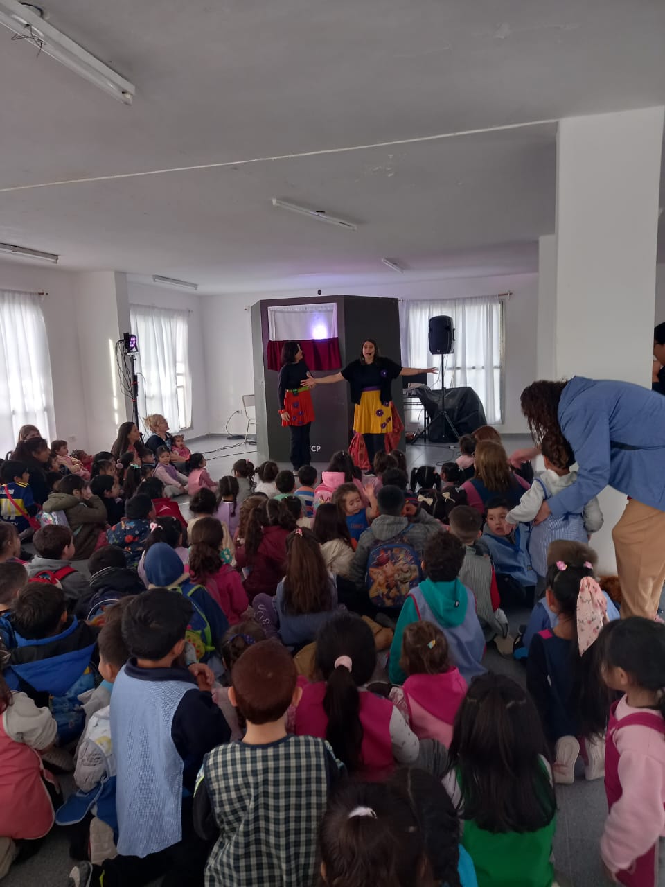 En este momento estás viendo Festejo Día de los Jardines en Seccional Sierra Grande