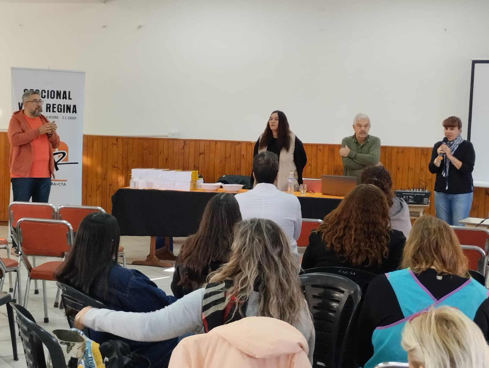 En este momento estás viendo Presentación y entrega de libro de legislación educativa en Villa Regina