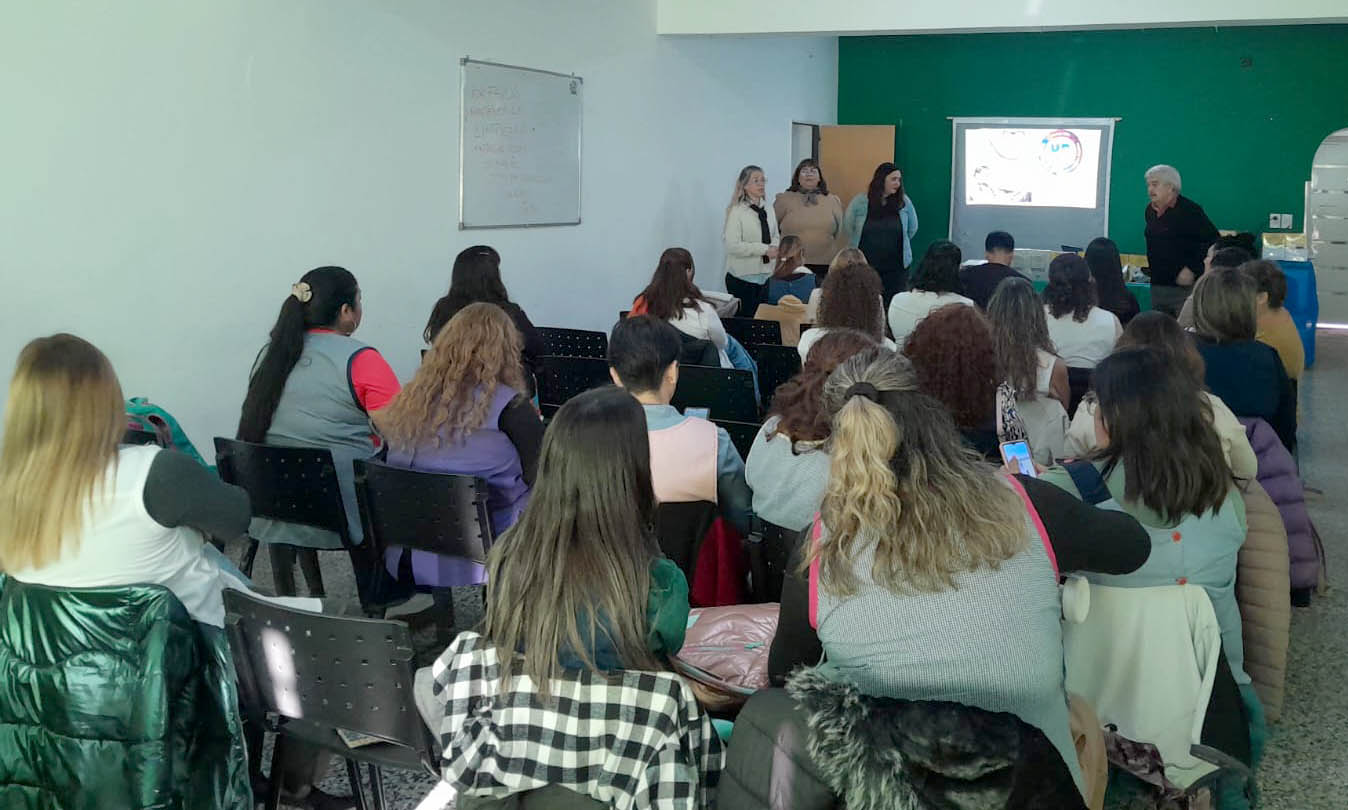 En este momento estás viendo Presentación y entrega de libro de legislación educativa en Catriel