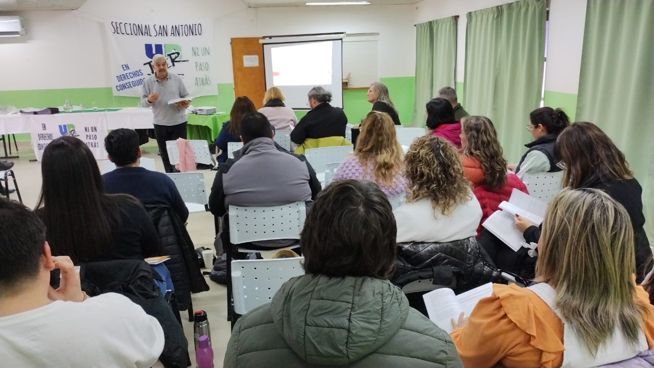 En este momento estás viendo Presentación y entrega del libro de legislación educativa en SAO