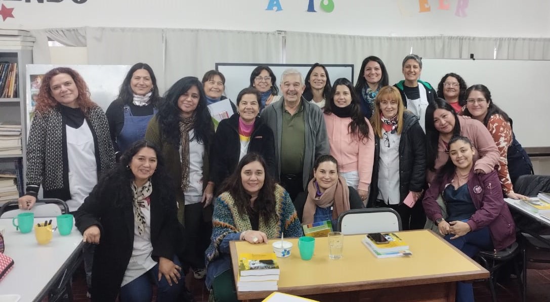En este momento estás viendo Presentación y entrega del libro de legislación educativa en Sierra Grande