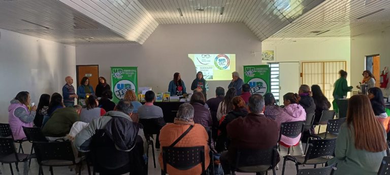 Lee más sobre el artículo Presentación y entrega de libros legislación educativa y sindicalización docente en Viedma