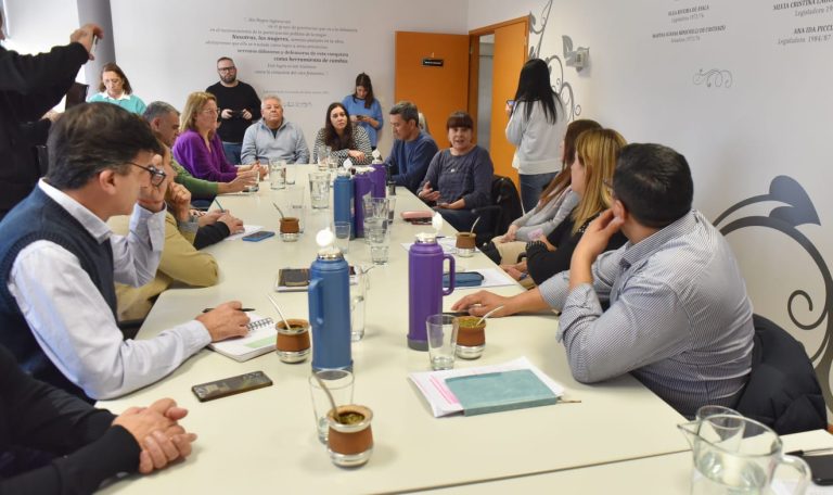 Lee más sobre el artículo UnTER presentó en la Legislatura el anteproyecto de ley para prevenir y erradicar la violencia hacia trabajadorxs de la educación