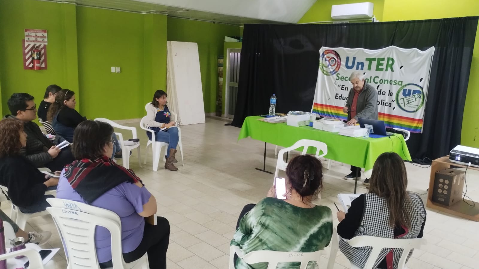 Lee más sobre el artículo Presentación y entrega de libros legislación educativa y sindicalización docente en Conesa