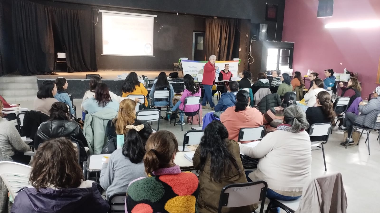 Lee más sobre el artículo Presentación y entrega de libros Legislación Educativa y Sindicalización docente en El Bolsón