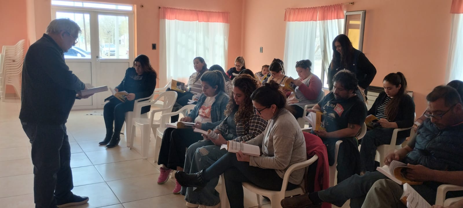 Lee más sobre el artículo Presentación y entrega de libros legislación educativa y sindicalización docente en Seccional Sur Medio