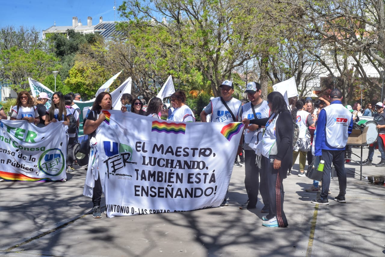 Lee más sobre el artículo 14 de octubre, paro nacional y caravanas regionales en Río Negro en defensa de la educación pública