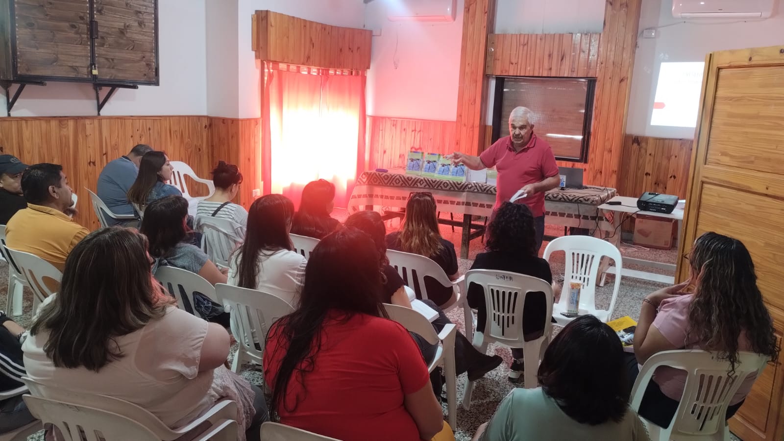 Lee más sobre el artículo Presentación y entrega de libros Legislación Educativa y Sindicalización Docente en Valcheta