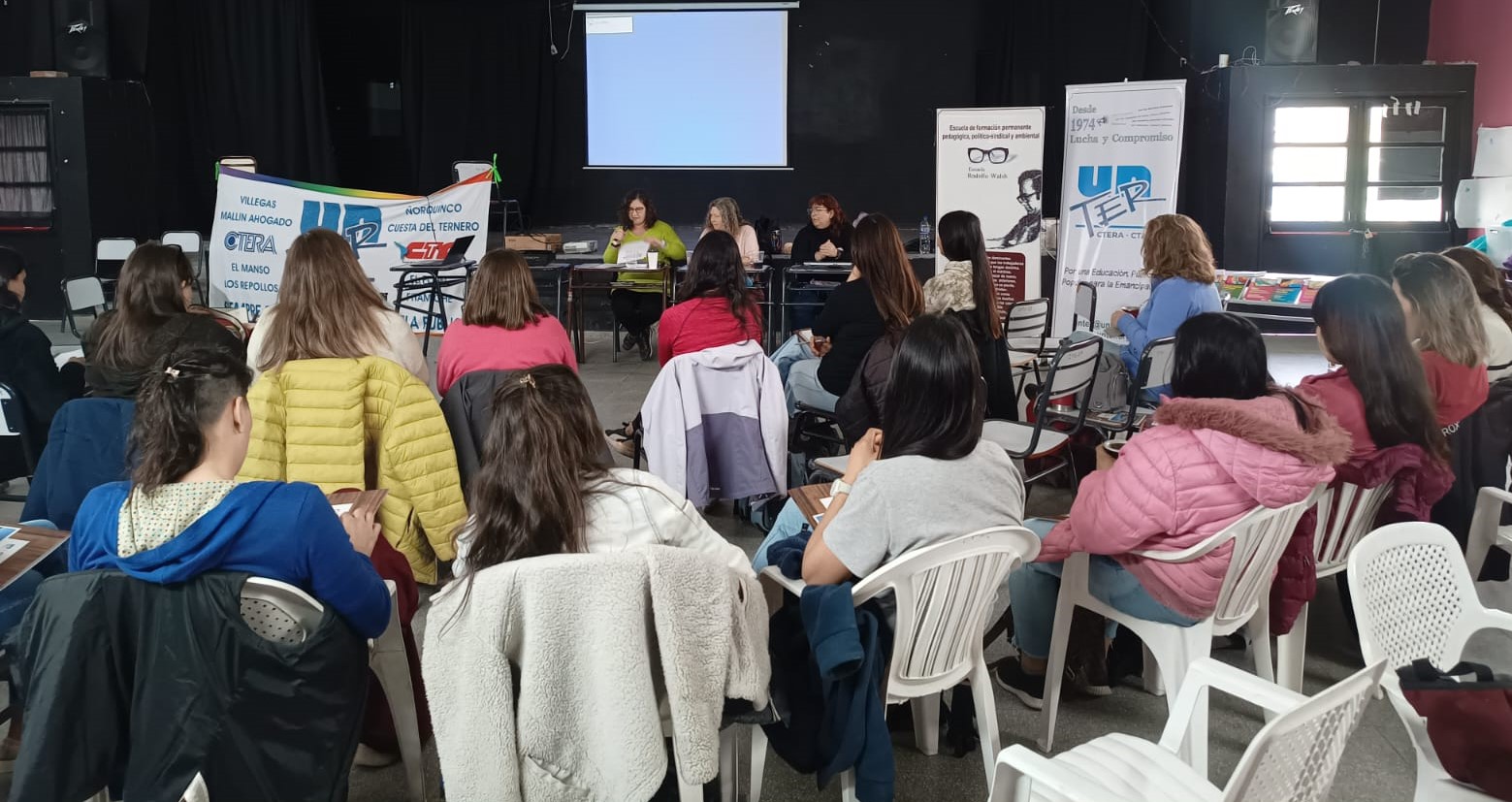 Lee más sobre el artículo Jornada de formación “Desafíos para enseñar, aprender y crecer en la diversidad. Propuesta para salas multiedad” con Laura Pitluk en El Bolsón