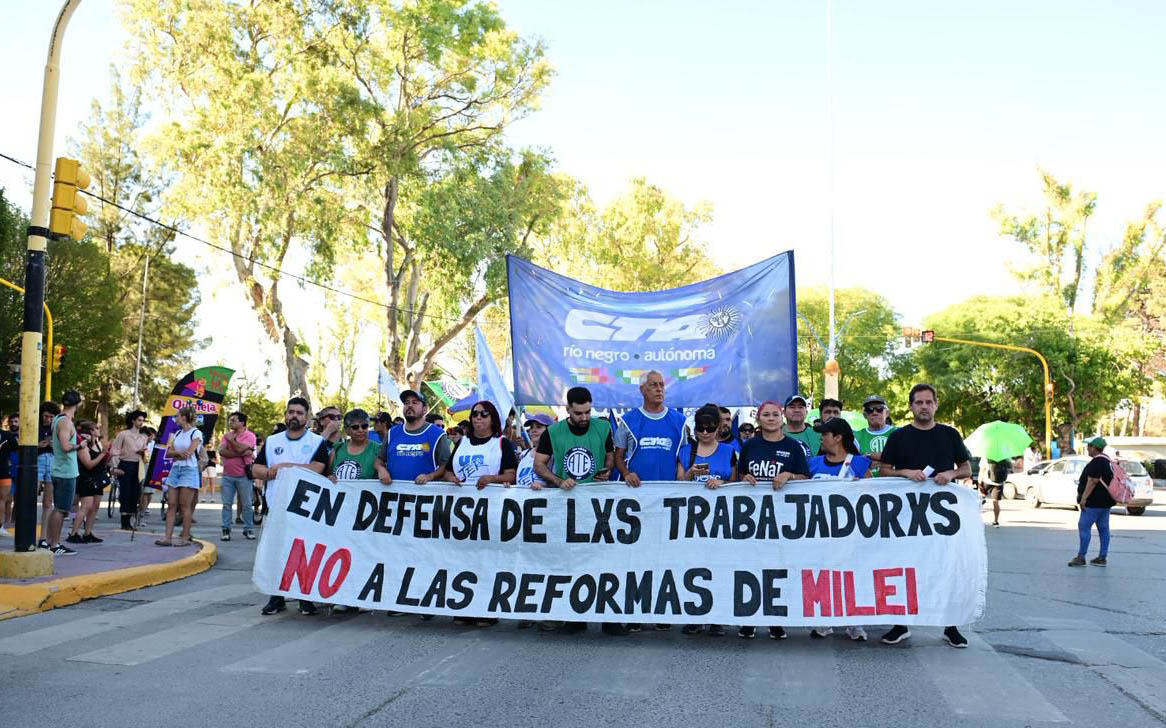 Lee más sobre el artículo La docencia rionegrina paró y marchó en toda la provincia