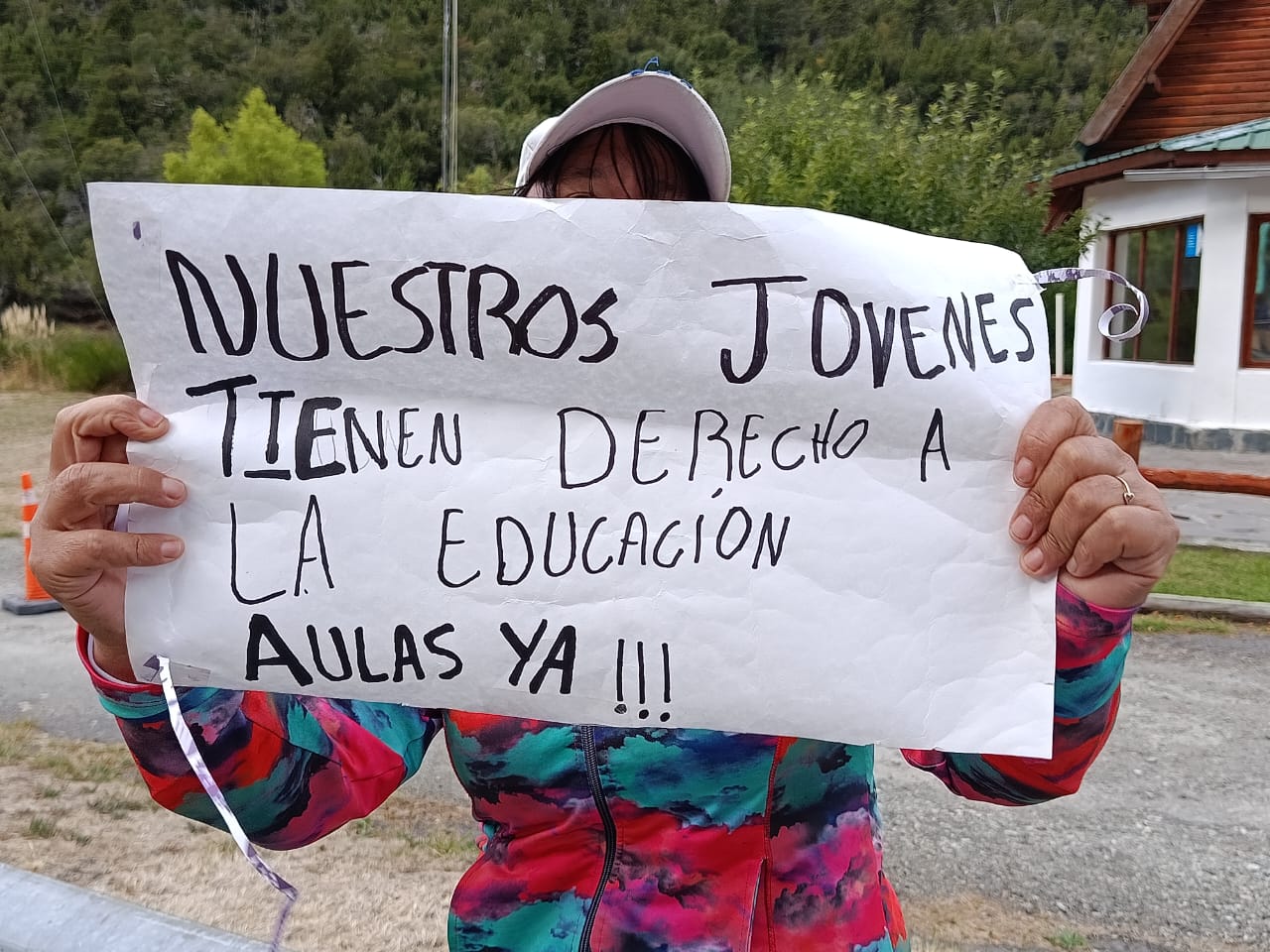 Lee más sobre el artículo UnTER Central acompaña y exige respuestas urgentes por la grave situación del CET 35 en El Manso