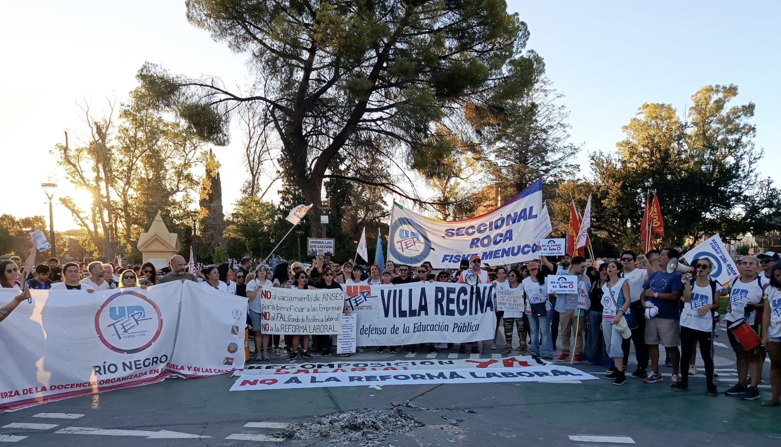 Lee más sobre el artículo Este 19/02, paramos y nos movilizamos en toda la provincia contra La Reforma Laboral