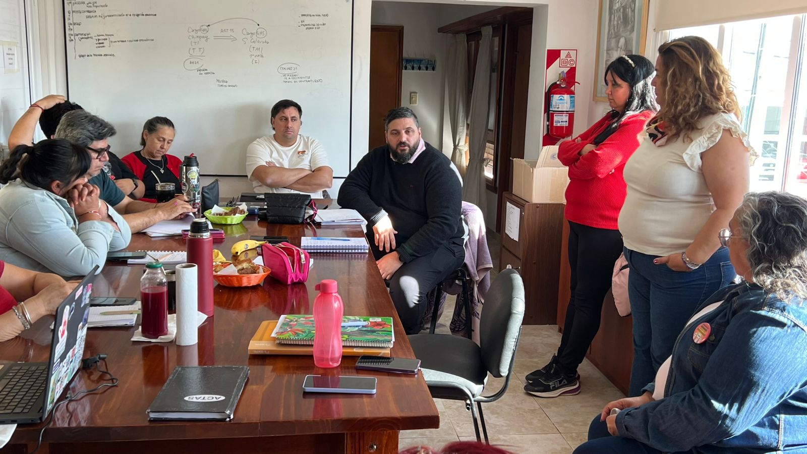 En este momento estás viendo Unidad sindical para enfrentar el ajuste y defender nuestros derechos – Encuentro con SITRAJUR