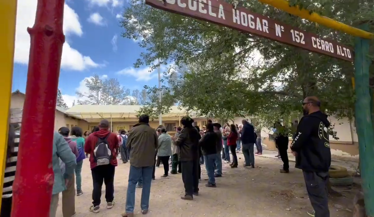 Lee más sobre el artículo La escuela hogar 152 se reabre por la lucha de la comunidad educativa