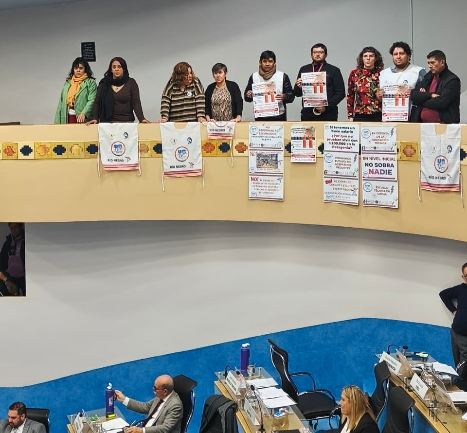 Lee más sobre el artículo La docencia organizada acompaña el debate legislativo con profunda preocupación ante iniciativas que ponen en discusión derechos conquistados